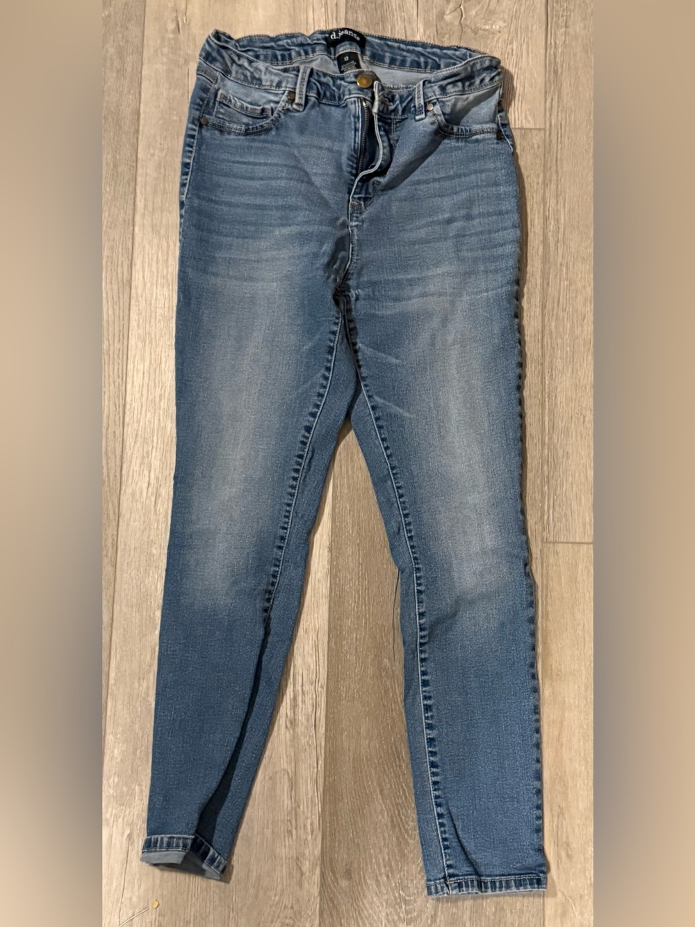 d. jeans women’s Light Wash Slim Straight Denim Jeans